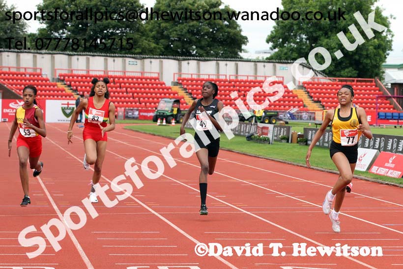 Junior girls 200 metres, English Schools Track and Field. Photo: David T. Hewitson/Sports for All Pics